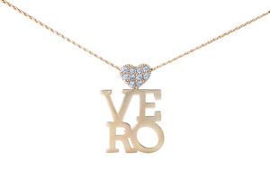 An 18-karat yellow gold necklace created by Michael Legg has a local flair