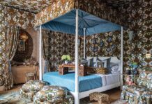 Lee Jofa’s Sepia/Indigo floral Jessup print is applied generously in The Mame Dennis guest room, designed by Danielle Balanis Interiors, at the Kips Bay Show House Palm Beach. Photo by Eric Striffler